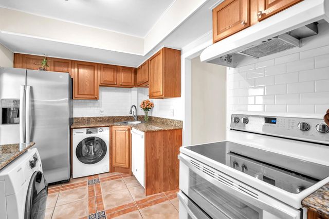 1823 Presidential Way E101, West Palm Beach, FL 33401