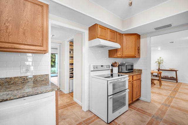 1823 Presidential Way E101, West Palm Beach, FL 33401