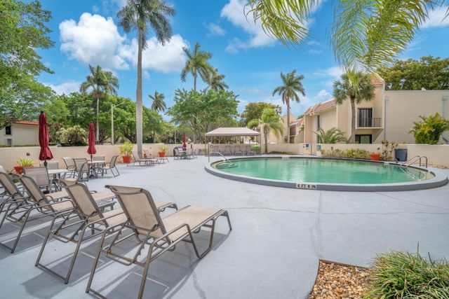 1823 Presidential Way E101, West Palm Beach, FL 33401