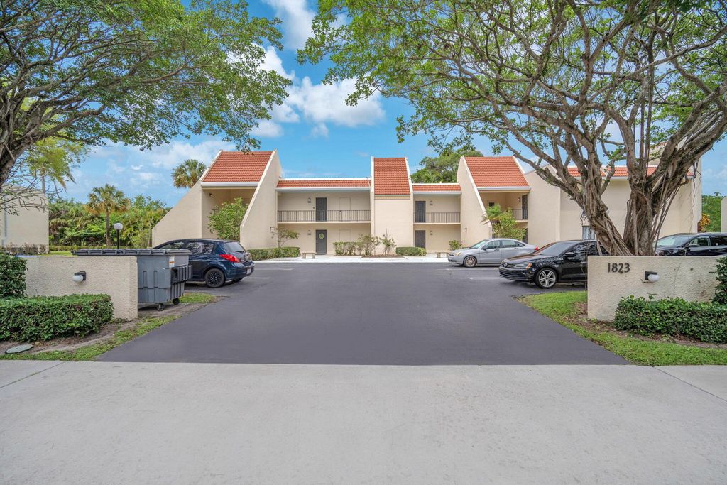 1823 Presidential Way E101, West Palm Beach, FL 33401