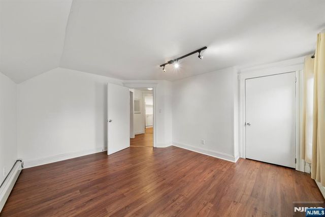 20 Columbus 2, Closter, NJ 07624