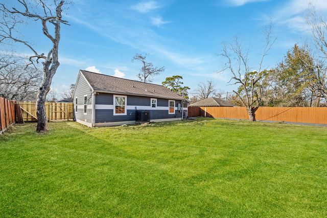 6911 Sherwood Drive, Houston, TX 77021