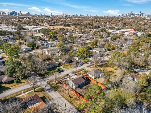 6911 Sherwood Drive, Houston, TX 77021