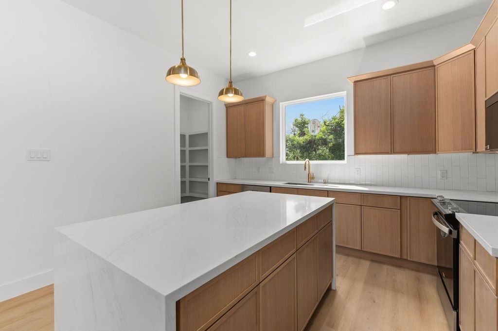 3344 Sauer Street, Houston, TX 77004