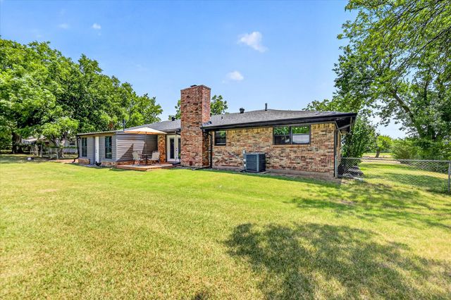 507 W South Street, Whitesboro, TX 76273