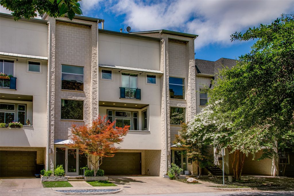 2211 Worthington Street, Dallas, TX 75204
