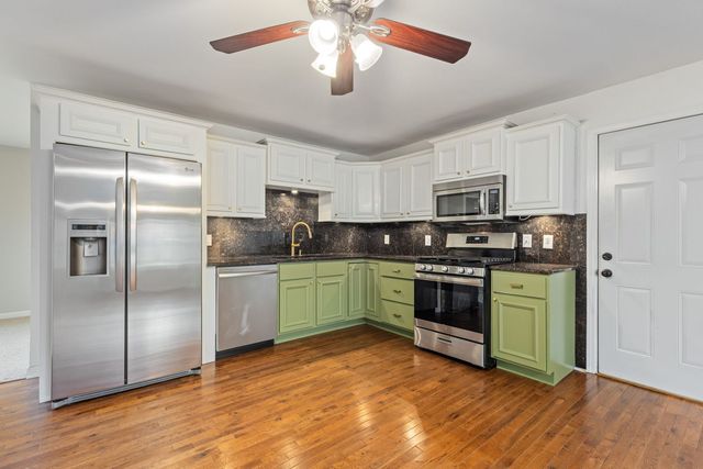 345 Hickory Avenue, Romeoville, IL 60446