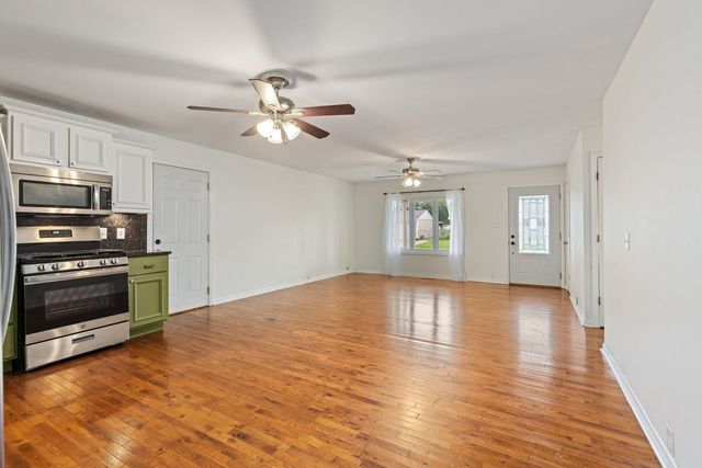 345 Hickory Avenue, Romeoville, IL 60446