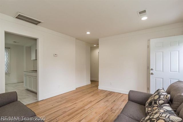 24601 Stanford Street, Dearborn Heights, MI 48125