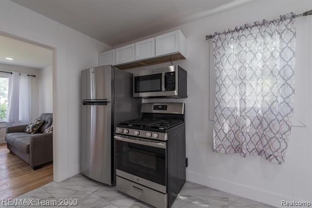 24601 Stanford Street, Dearborn Heights, MI 48125