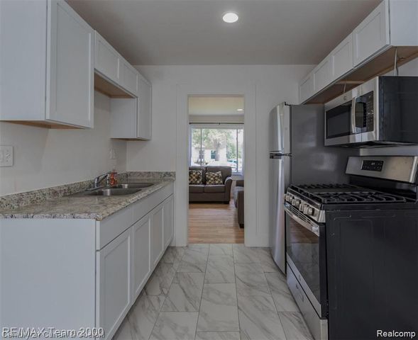 24601 Stanford Street, Dearborn Heights, MI 48125