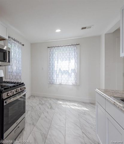 24601 Stanford Street, Dearborn Heights, MI 48125