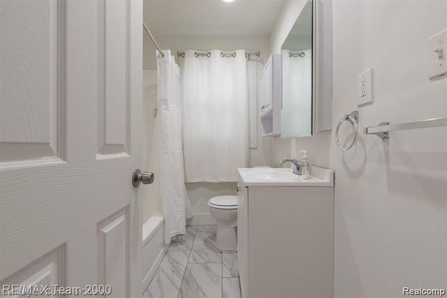 24601 Stanford Street, Dearborn Heights, MI 48125