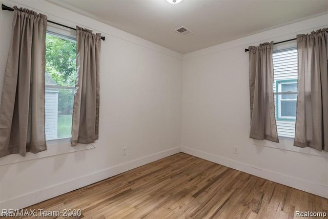 24601 Stanford Street, Dearborn Heights, MI 48125