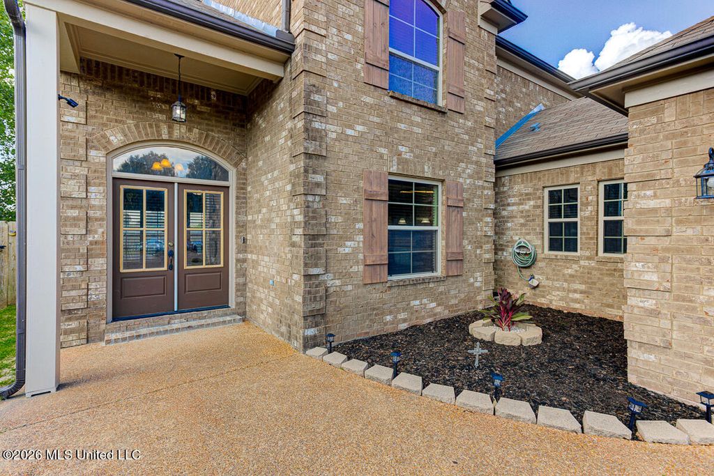 1436 N Arbor Lake Drive, Horn Lake, MS 38637