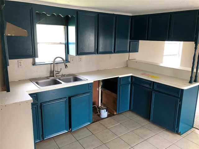 143 N Oak Lee Drive, Onalaska, TX 77360