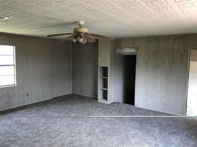 143 N Oak Lee Drive, Onalaska, TX 77360