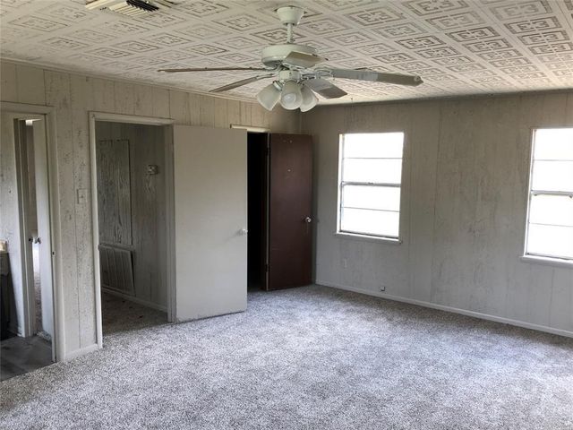 143 N Oak Lee Drive, Onalaska, TX 77360