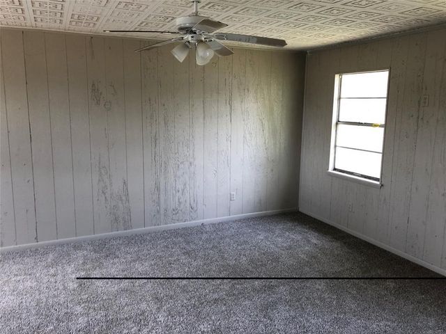 143 N Oak Lee Drive, Onalaska, TX 77360