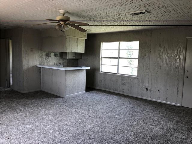 143 N Oak Lee Drive, Onalaska, TX 77360