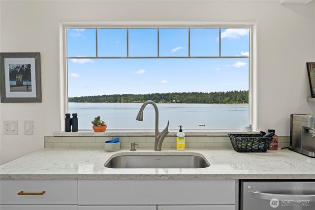 4815 Sunrise Beach Road NW, Olympia, WA 98502