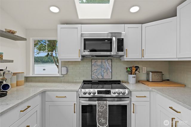 4815 Sunrise Beach Road NW, Olympia, WA 98502
