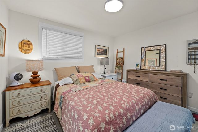 4815 Sunrise Beach Road NW, Olympia, WA 98502