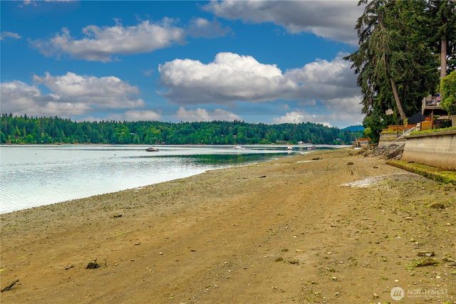 4815 Sunrise Beach Road NW, Olympia, WA 98502