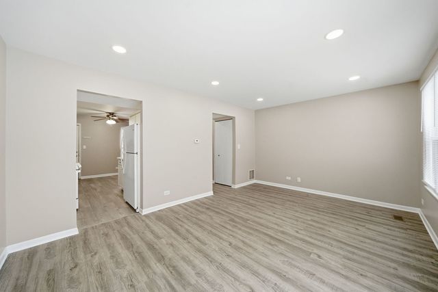 2634 Oakshire Court, Aurora, IL 60502