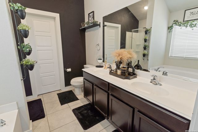 6918 Shiraz Way, Converse, TX 78109