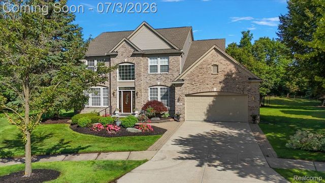 376 Bracken Court, Troy, MI 48098