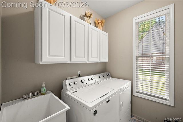 376 Bracken Court, Troy, MI 48098