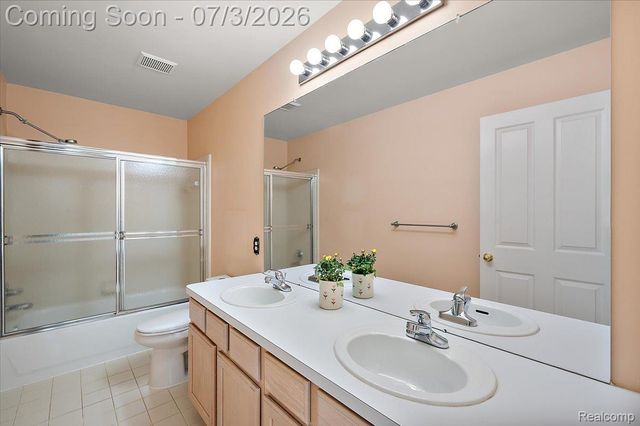 376 Bracken Court, Troy, MI 48098