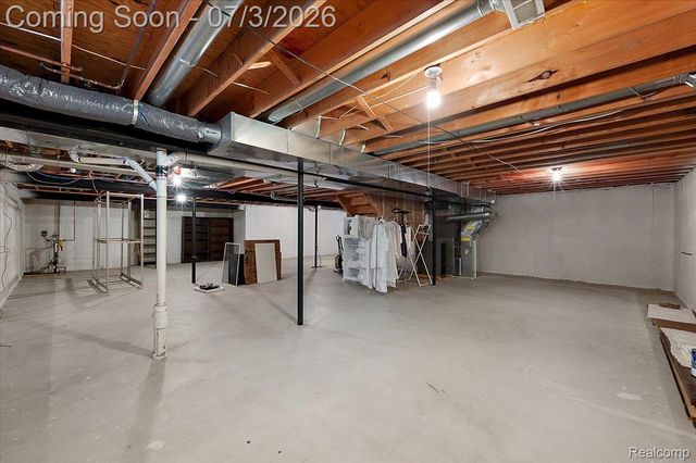 376 Bracken Court, Troy, MI 48098