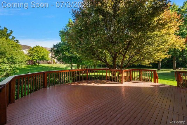 376 Bracken Court, Troy, MI 48098