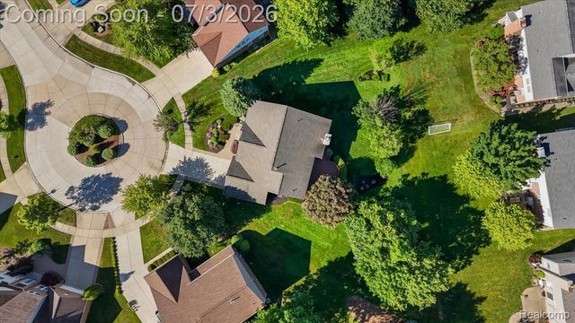 376 Bracken Court, Troy, MI 48098