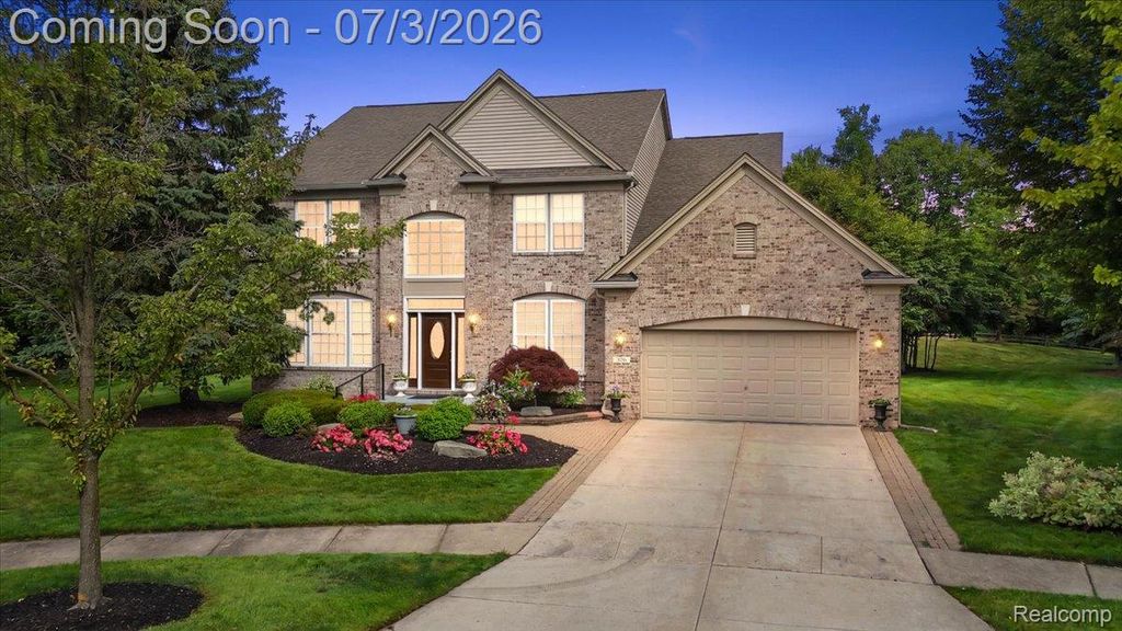 376 Bracken Court, Troy, MI 48098