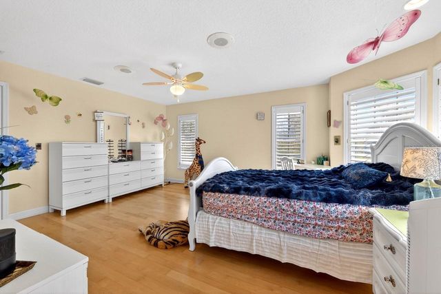 5900 BAYVIEW CIRCLE S, Gulfport, FL 33707