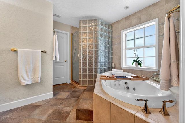 5900 BAYVIEW CIRCLE S, Gulfport, FL 33707