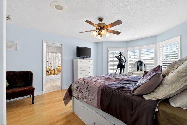 5900 BAYVIEW CIRCLE S, Gulfport, FL 33707