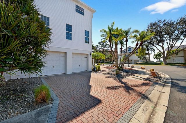 5900 BAYVIEW CIRCLE S, Gulfport, FL 33707