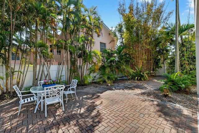 5900 BAYVIEW CIRCLE S, Gulfport, FL 33707