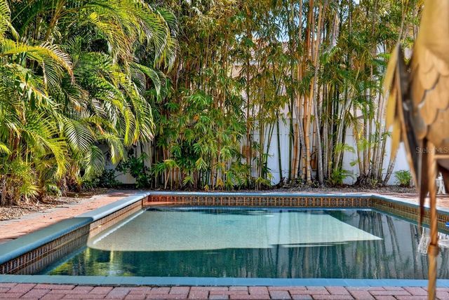 5900 BAYVIEW CIRCLE S, Gulfport, FL 33707