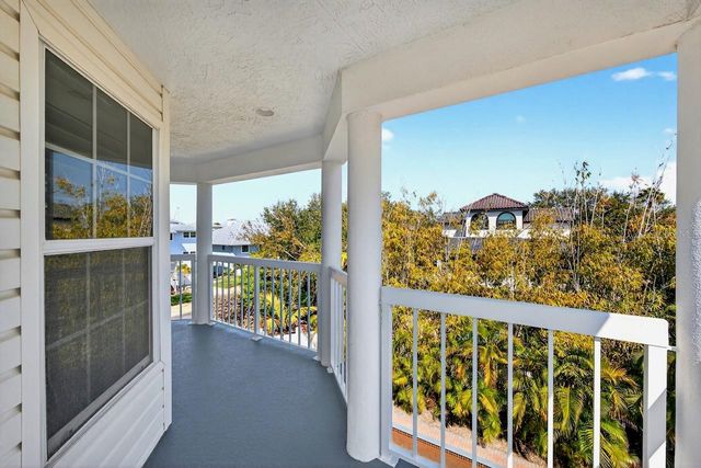 5900 BAYVIEW CIRCLE S, Gulfport, FL 33707