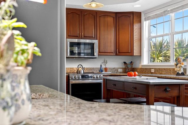 5900 BAYVIEW CIRCLE S, Gulfport, FL 33707