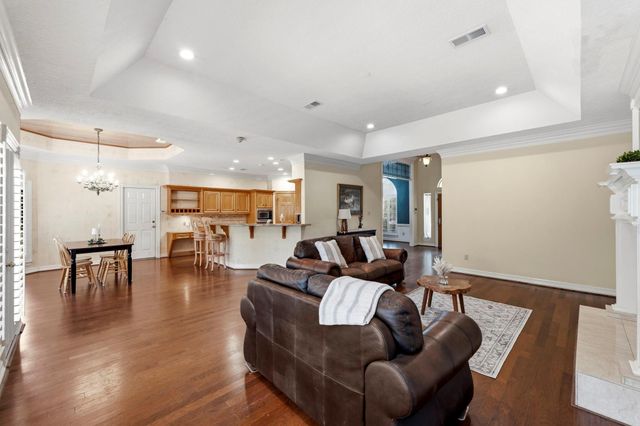 23 Royal Dalton Circle, Conroe, TX 77304