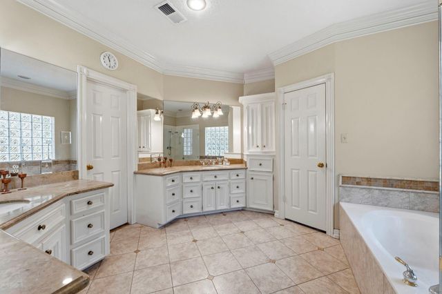 23 Royal Dalton Circle, Conroe, TX 77304