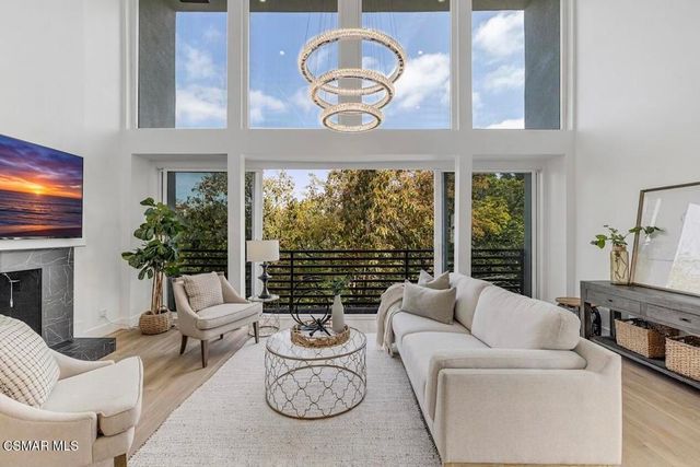 8655 Appian Way, Los Angeles, CA 90046