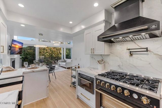 8655 Appian Way, Los Angeles, CA 90046