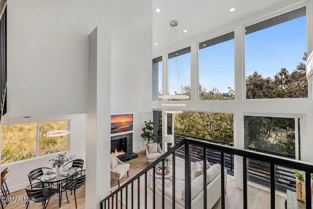 8655 Appian Way, Los Angeles, CA 90046